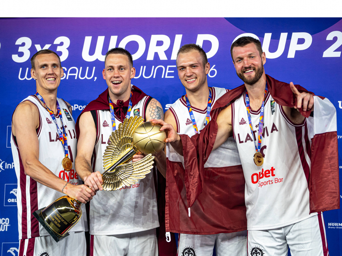 Nauris Miezis (no kreisās), Kārlis Lasmanis, Francis Lācis un Zigmārs Raimo – pirmo reizi Latvijas izlase pasaules čempionu godā 3x3 basketbolā.