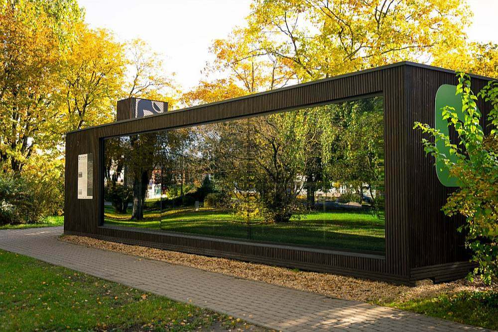 Latvijas uzņēmums "Carbon Less Future" radījis "CLF Growth Container" – modulāru, decentralizētu sistēmu, kuras mērķis ir veicināt koku audzēšanu. Tā nodrošina kontrolētus augšanas apstākļus neatkarīgi no ārējiem klimatiskajiem apstākļiem, vienlaikus veicinot vides apziņu un sabiedrības iesaistīšanos.