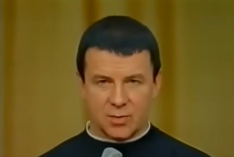 1989. gada oktobrī ar varas iestāžu svētību Maskavas Centrālajā televīzijā sāka uzstāties "dziednieks" Anatolijs Kašpirovskis, kurš "ārstēja" attālināti, no ekrāna. 