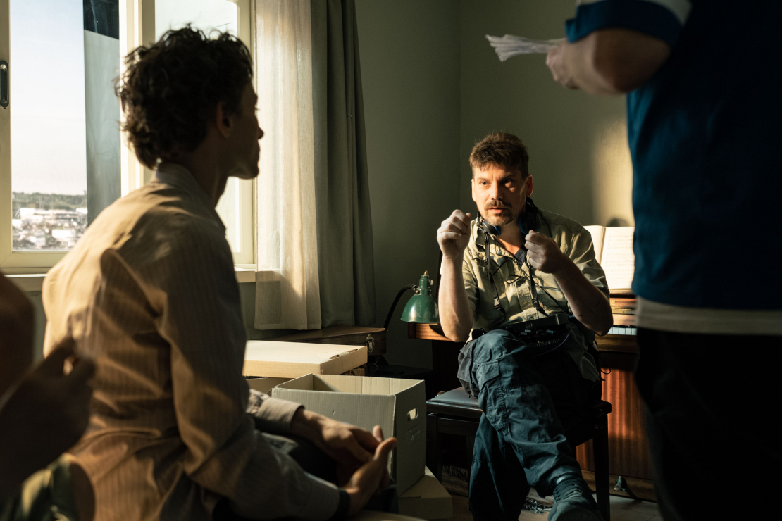 Starptautiskās filmas "Smalkās neprāta stīgas" filmēšana.