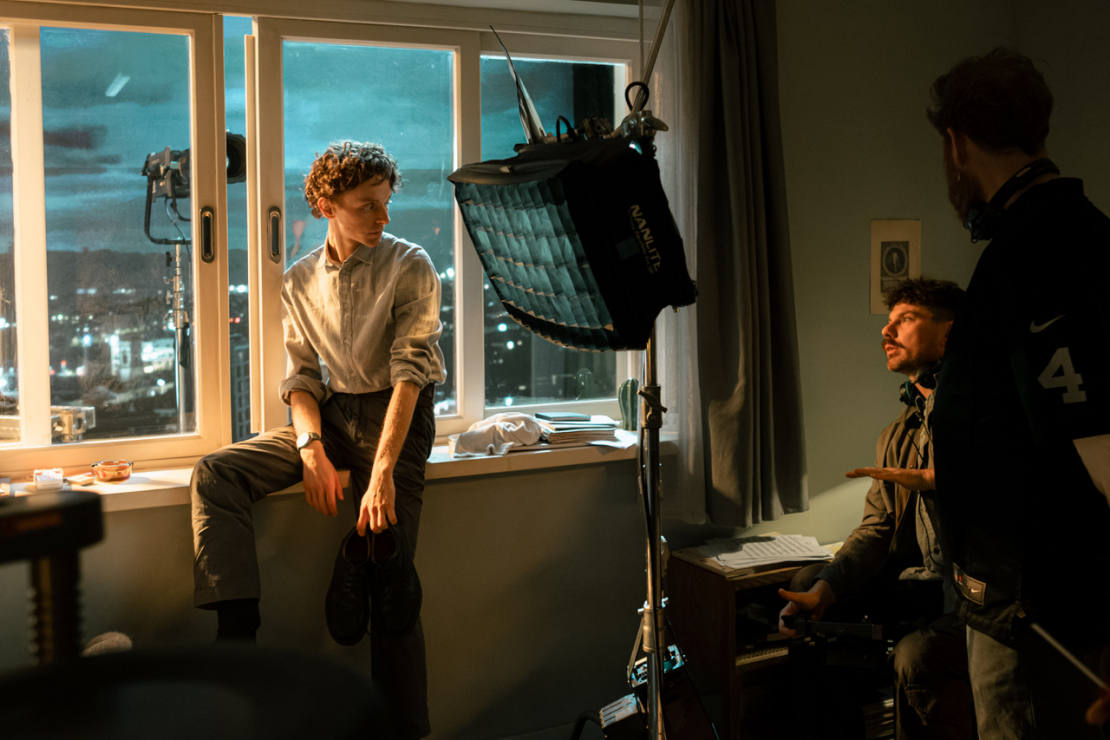 Starptautiskās filmas "Smalkās neprāta stīgas" filmēšana.