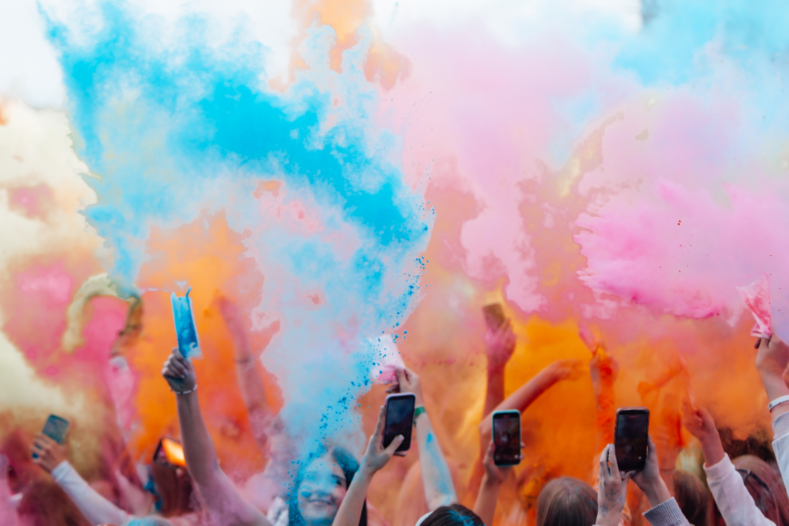 Rīgā aizvadīts "Holi" festivāls.