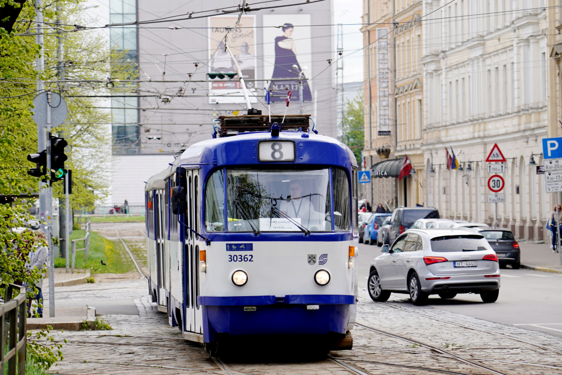 Rīgas satiksmes 8. maršruta tramvajs "Mīlgrāvis - Tapešu iela".