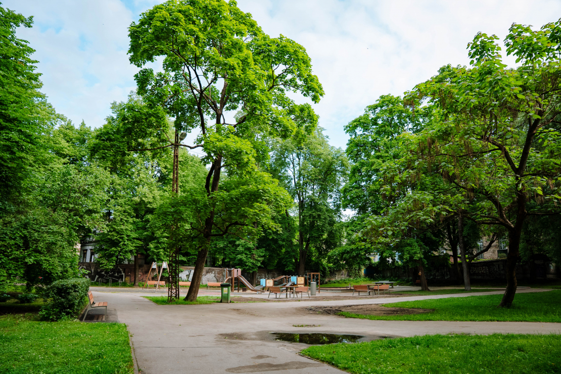 Pabeigta Aristida Briāna un Palīdzības ielas skvēra atjaunošana.