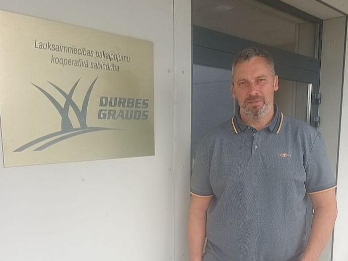 "Šopavasar piedzīvojām precedentu: pārdeva ļoti labu zemi, apmēram 50 ha vienā laukā, varētu teikt – ideālu gabalu. Pircējs neatradās. Pārdevējs meklēja pagaidu risinājumu dalot un iznomājot. Arvien vairāk zemnieku tagad kļūst tādi kā ķīlnieki – saistības ir, bet ražot nav izdevīgi," jaunu tendenci iezīmē lauksaimniecības pakalpojumu kooperatīvās sabiedrības "Durbes grauds" valdes priekšsēdētājs Sandris Bēča.