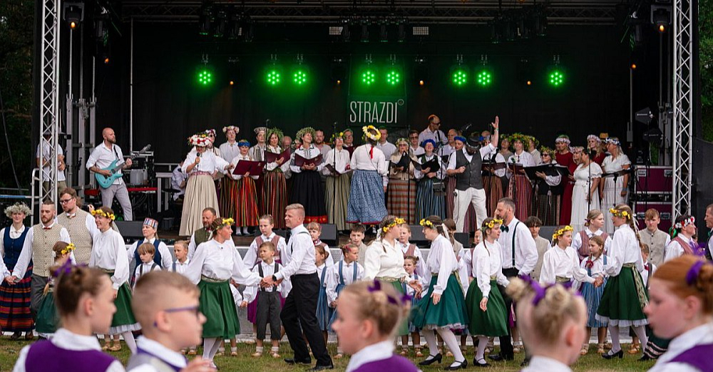 Lielākais Jāņu pasākums diasporā notika no 19. līdz 21. jūnijam Straumēnos, "Daugavas vanagu" fonda īpašumā Lielbritānijas vidienē.