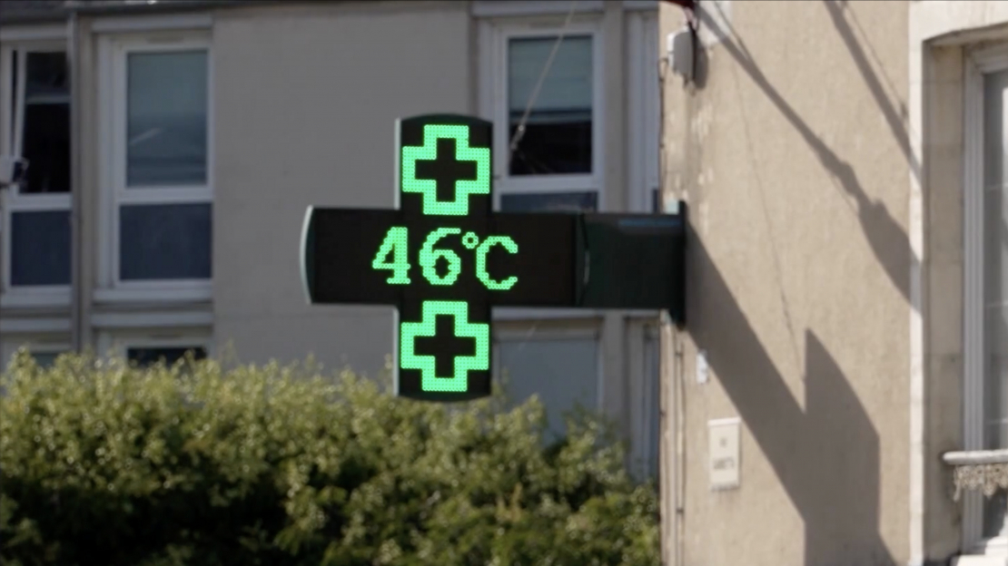 Francijas gaisa temperatūra dažviet sasniedz pat 46 grādus. 