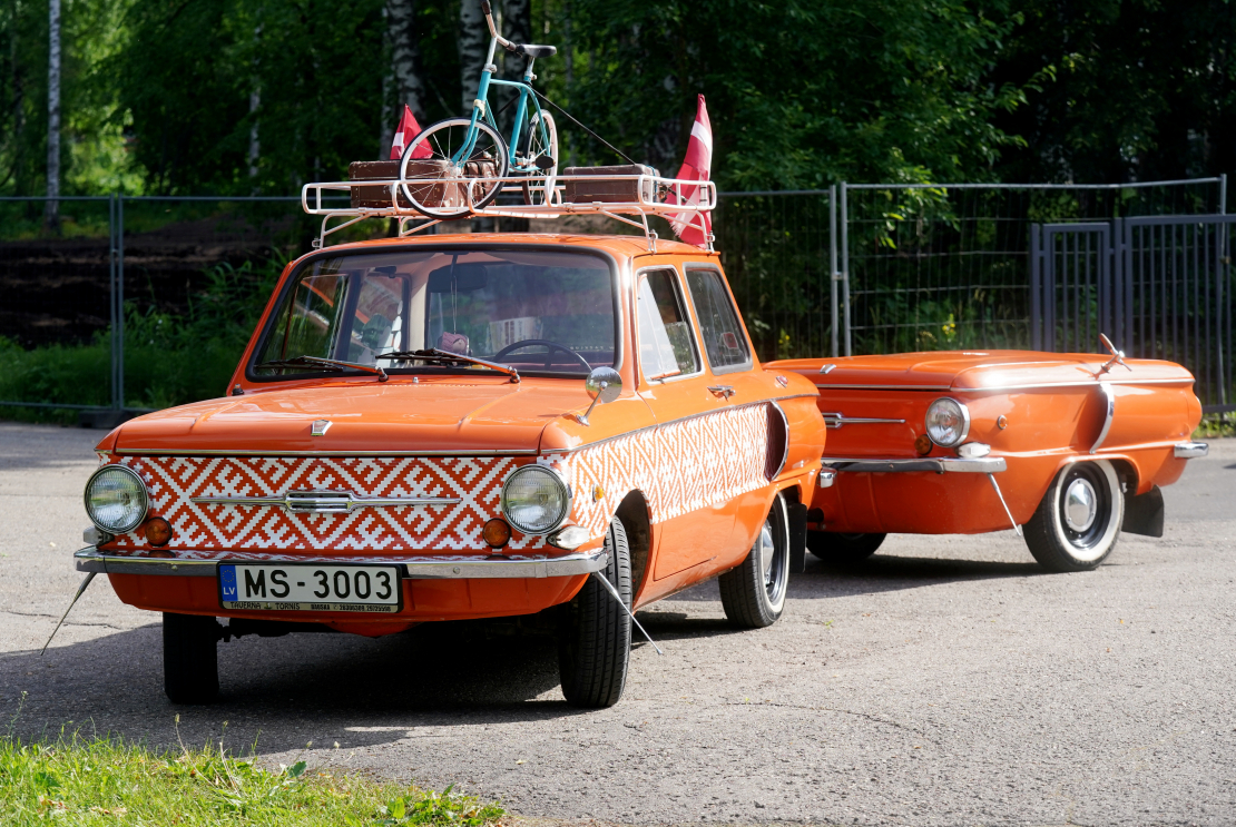 Rīgas Motormuzeja teritorijā notiek Eiropas zaporožecu (ZAZ) jeb tautā saukto "zapiņu" salidojums.