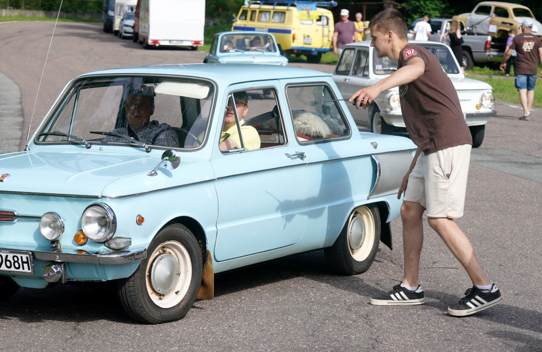 Rīgas Motormuzeja teritorijā notiek Eiropas zaporožecu (ZAZ) jeb tautā saukto "zapiņu" salidojums.