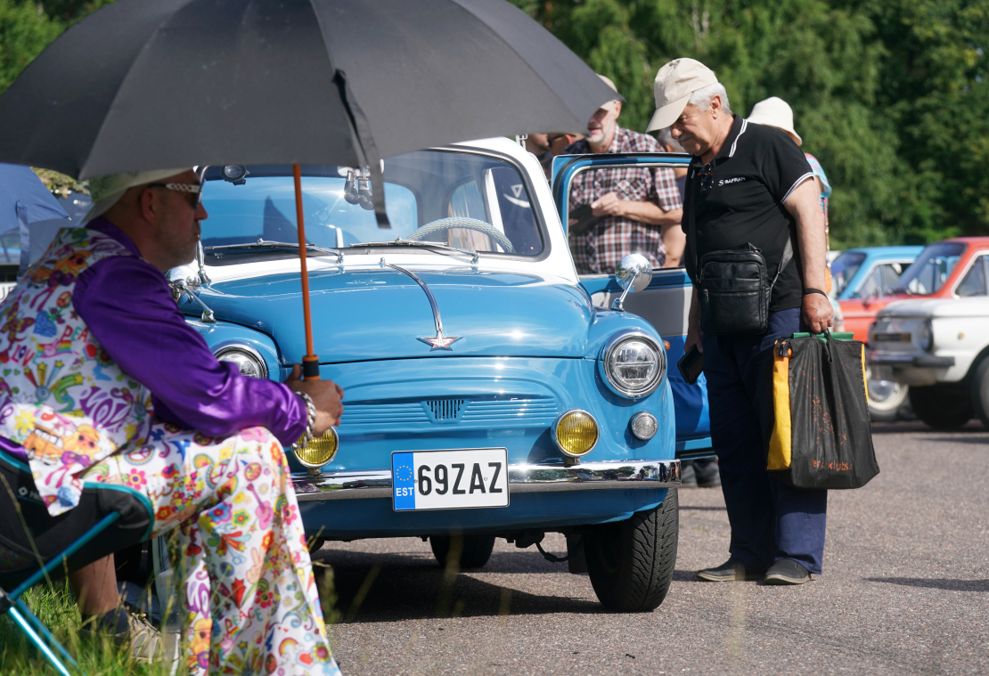 Rīgas Motormuzeja teritorijā notiek Eiropas zaporožecu (ZAZ) jeb tautā saukto "zapiņu" salidojums.