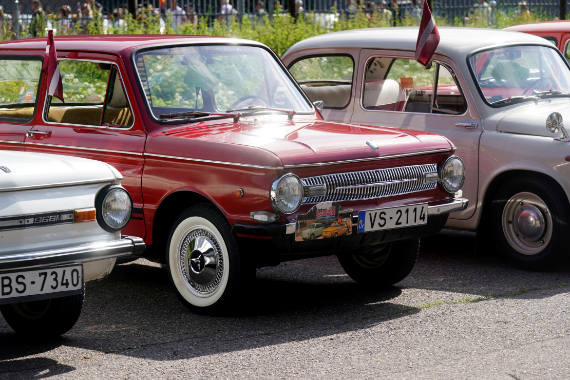 Rīgas Motormuzeja teritorijā notiek Eiropas zaporožecu (ZAZ) jeb tautā saukto "zapiņu" salidojums.