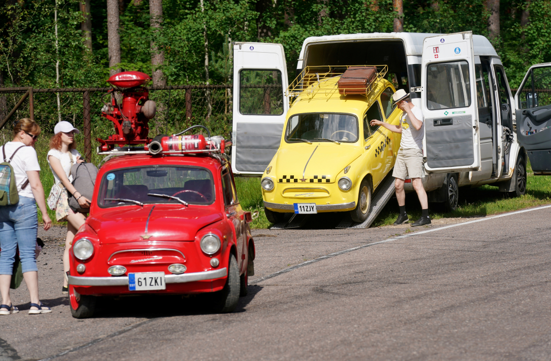Rīgas Motormuzeja teritorijā notiek Eiropas zaporožecu (ZAZ) jeb tautā saukto "zapiņu" salidojums.
