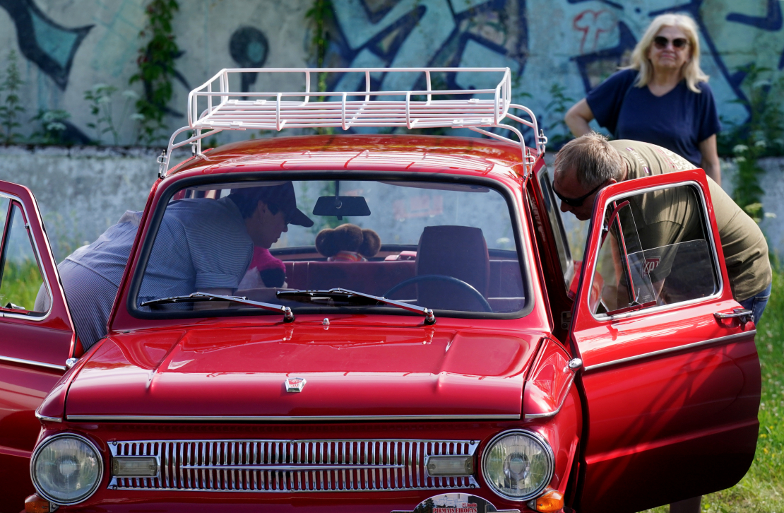 Rīgas Motormuzeja teritorijā notiek Eiropas zaporožecu (ZAZ) jeb tautā saukto "zapiņu" salidojums.
