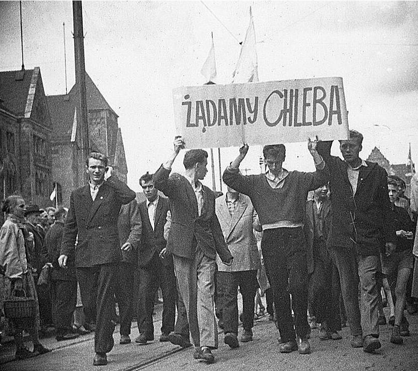 Streikotāju demonstrācija – "Pieprasām maizi!".