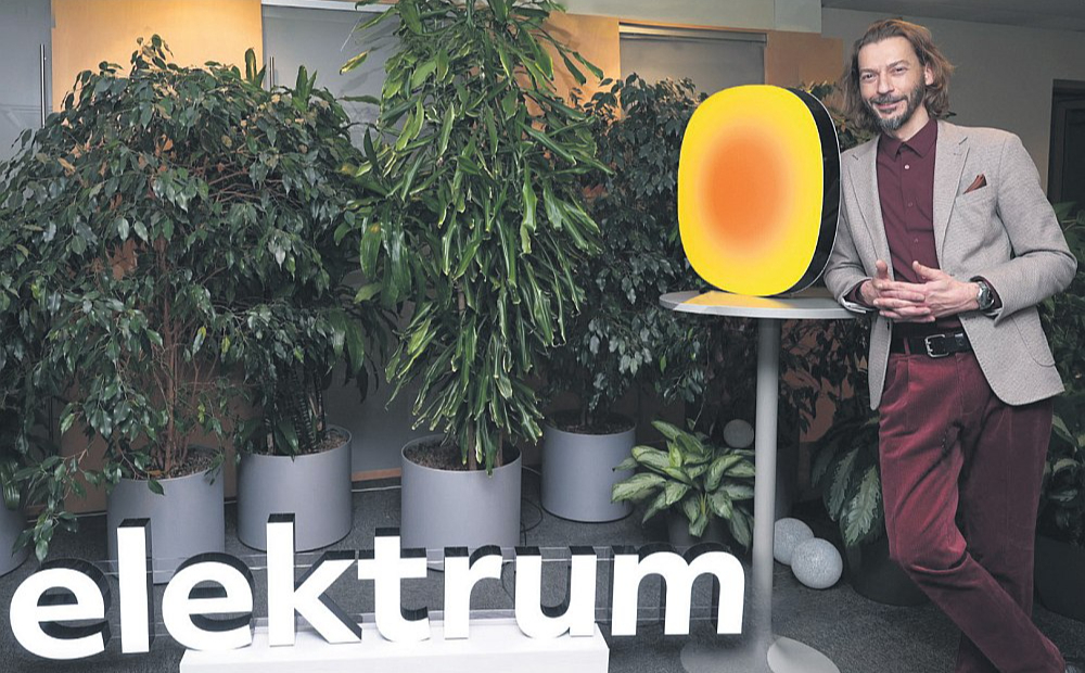 "Lai prognozētu ražošanas jaudas, mums ir jābūt pēc iespējas precīzākām laika prognozēm. Cikos līs, kad spīdēs saule, pūtīs vējš un tamlīdzīgi. Tagad satelīti no kosmosa atmosfēras slāņus var nomērīt jau ik pēc simt metriem, un šāds datu kvantums cilvēkam vairs īsti nav aptverams," par mākslīgā intelekta rīku pielietojumu laika apstākļu prognozēšanā stāsta AS "Latvenergo" enerģijas vairumtirdzniecības direktors Guntis Lūsis.