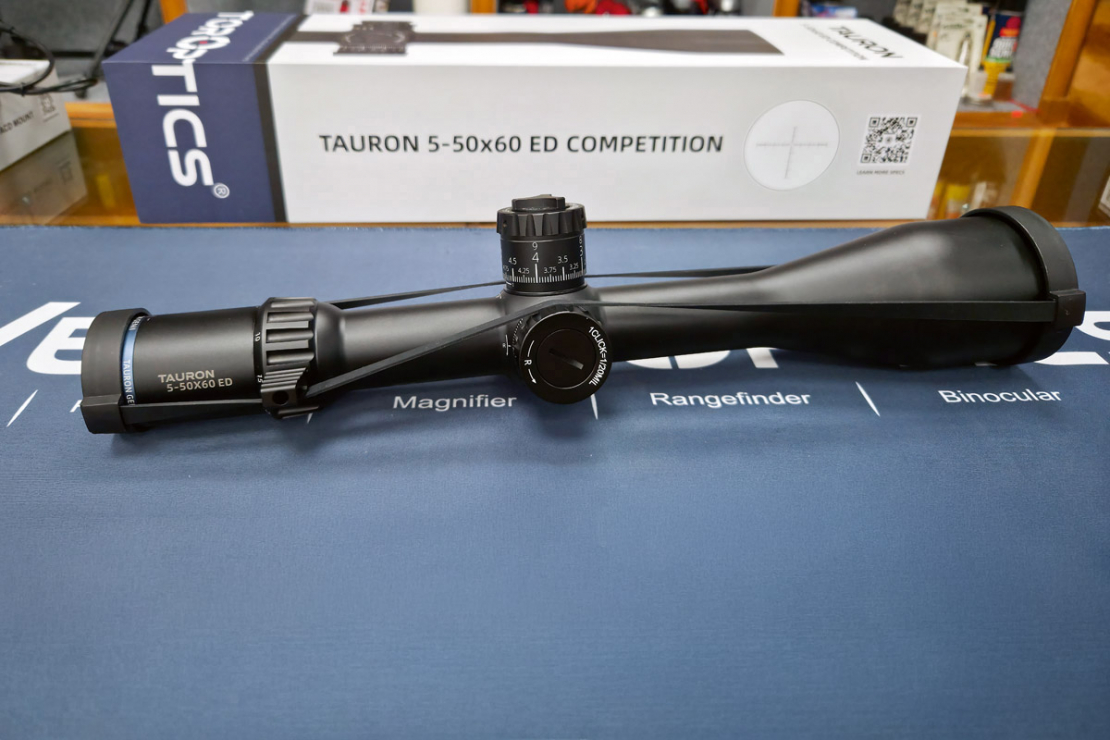 Tēmēklim Vector Optics Tauron 5–50x60 ED Competition ir viss, lai lodi precīzi raidītu arī ļoti tālā mērķī!