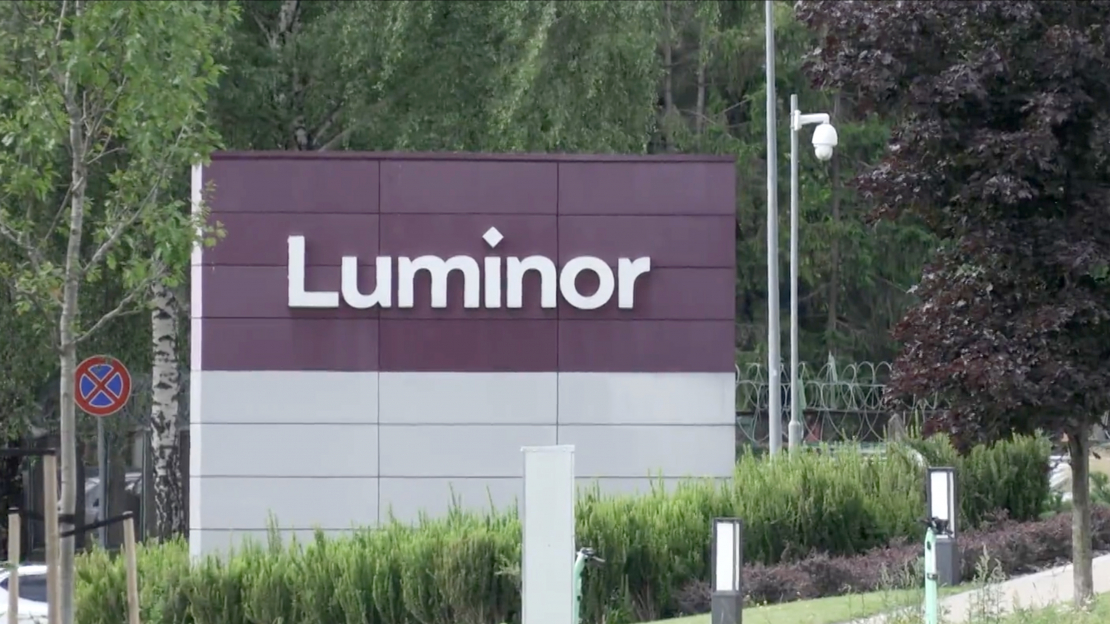 “Luminor”.