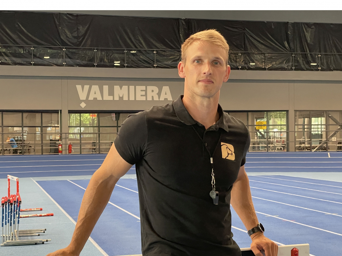Pēc atgriešanās no ASV un Čehijas Reiņa Krēgera darba vieta ir
Valmieras sporta skola, kur viņš trenē jaunos vieglatlētus