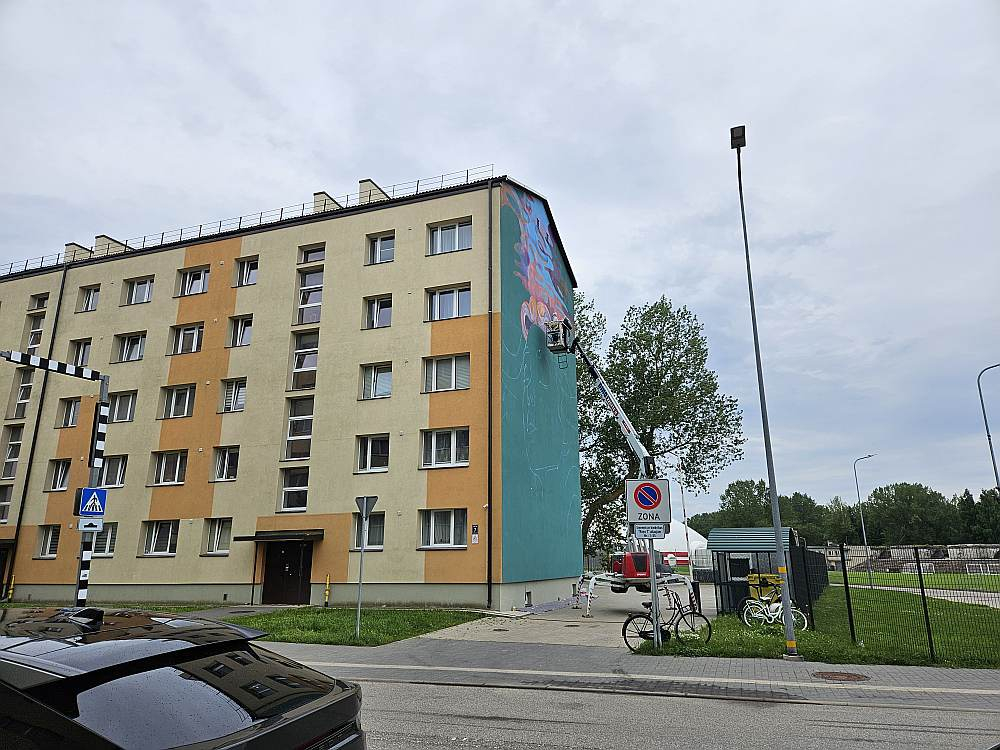Liepājā top starptautisku mākslinieku sienu gleznojumi.