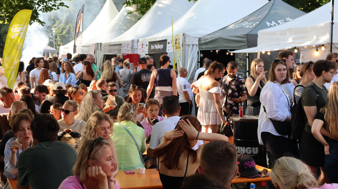 Rīgas Burgeru festivāla pirmā diena Esplanādes parkā.