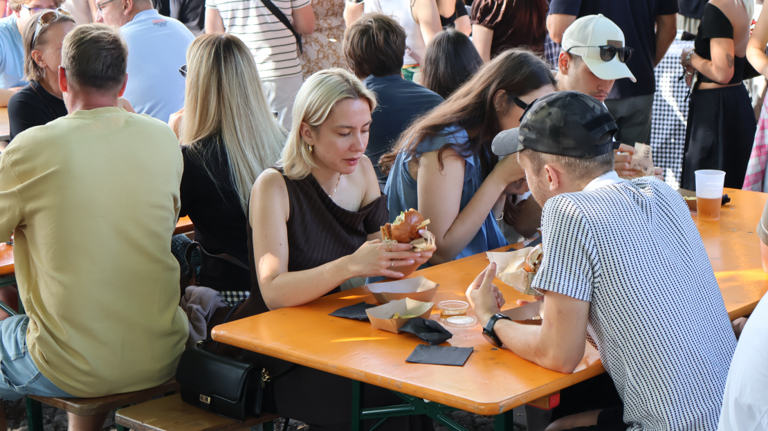 Rīgas Burgeru festivāla pirmā diena Esplanādes parkā.