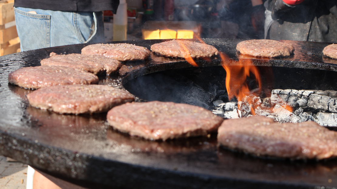 Rīgas Burgeru festivāla pirmā diena Esplanādes parkā.