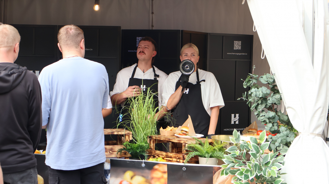 Rīgas Burgeru festivāla pirmā diena Esplanādes parkā.