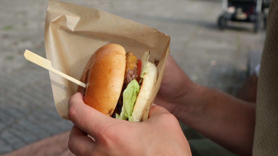 Rīgas Burgeru festivāla pirmā diena Esplanādes parkā.