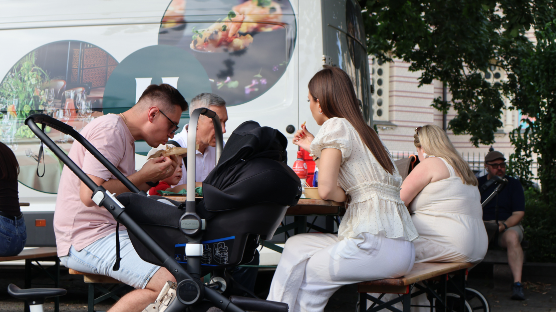 Rīgas Burgeru festivāla pirmā diena Esplanādes parkā.
