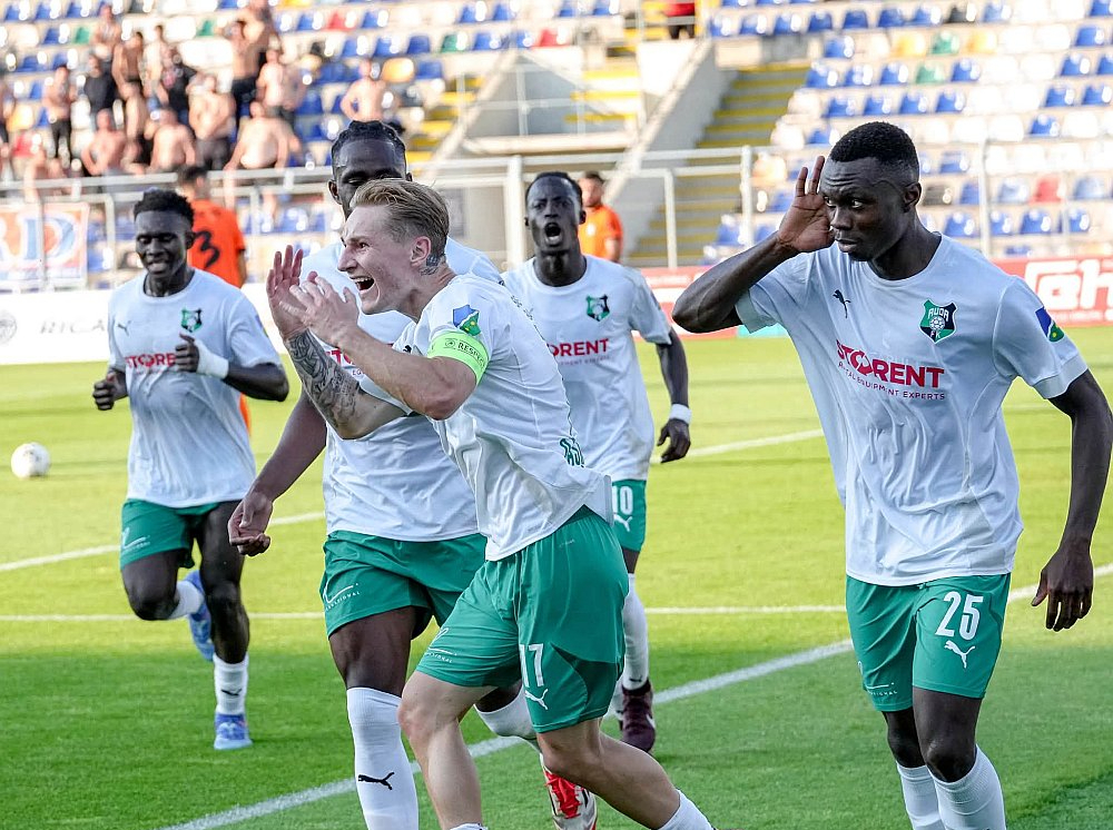 Eduards Dašķevičs un pārējie "Audas" futbolisti sarūpējuši vienu no lielākajiem pārsteigumiem Latvijas klubu futbola vēsturē.