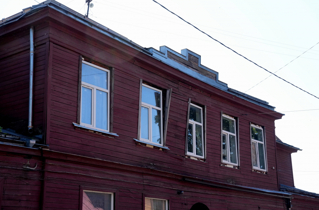 Drošības apsvērumu dēļ slēgta transportlīdzekļu satiksme un ierobežota gājēju kustība Rīgā, Daugavpils ielā pie ēkas Nr. 8.