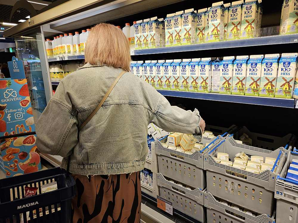 Piens ir viens no tiem produktiem, kam līdz ar pagaidu samazinātā PVN piemērošanu pirmajā mēnesī samazinājusies cena arī lielākajā daļā veikalu.