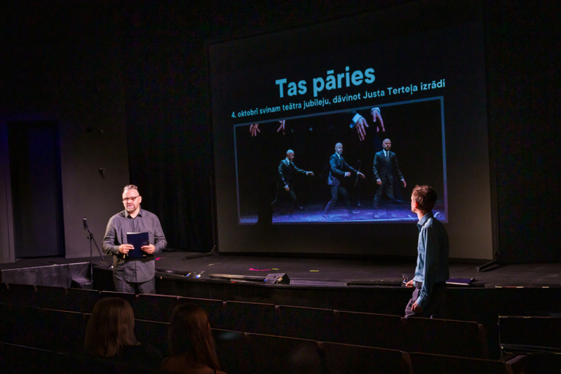 Latvijas Leļļu teātra kolektīvam pulcējoties ikgadējā sezonas atklāšanas pasākumā, uzsākta teātra 83. sezona.