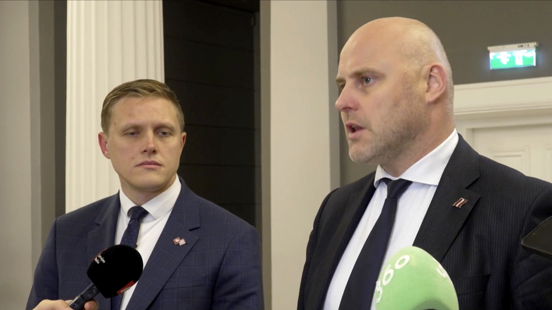 Iekšlietu ministrs Jānis Dombrava un Ministru prezidents Andris Kulbergs.