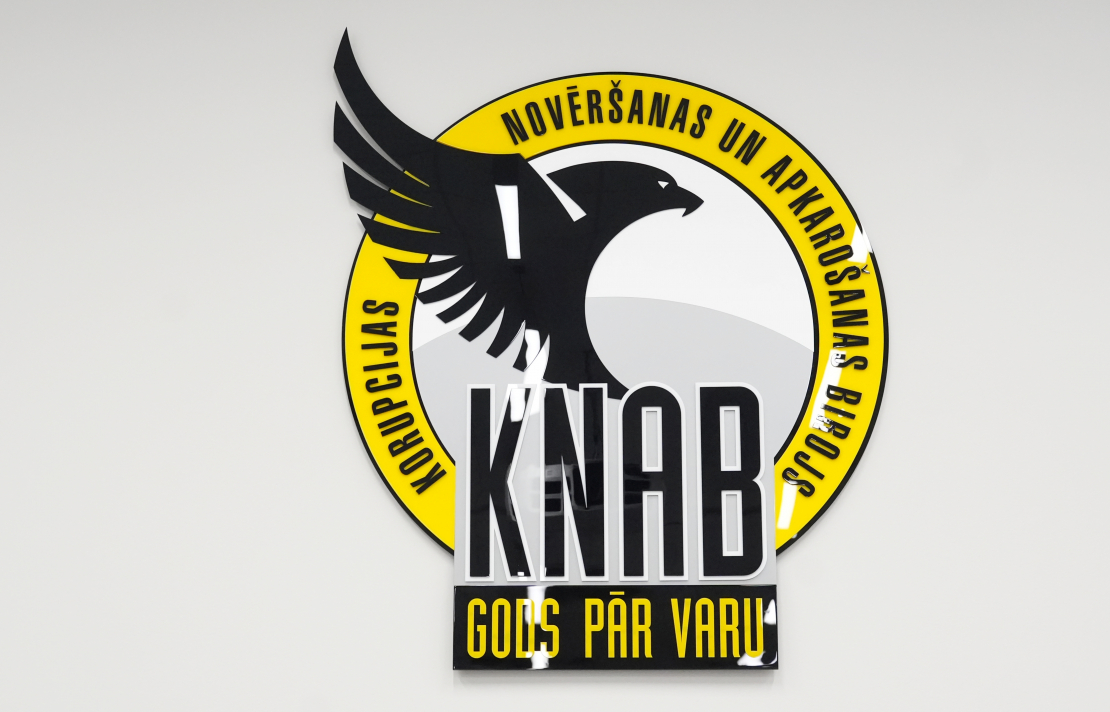 Korupcijas novēršanas un apkarošanas biroja logo.
