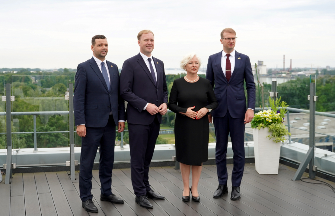 Zaļo un Zemnieku savienībs (ZZS) kandidātu sarakstu līderi - labklājības ministrs Reinis Uzulnieks (no kreisās), premjera amata kandidāts, ekonomikas ministrs Viktors Valainis, Vidzemes saraksta līdere, Saeimas priekšsēdētāja Daiga Mieriņa un Latgales saraksta līderis, Saeimas deputāts Kaspars Melnis piedalās pasākumā, kura laikā ZZS iepazīstina ar programmu un sarakstu līderiem 15.Saeimas vēlēšanām.