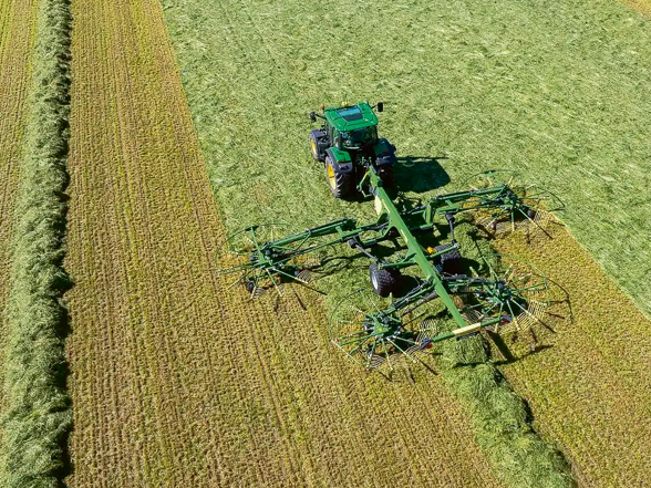 'Krone Swadro TC 1250 Pro' vālotājs.