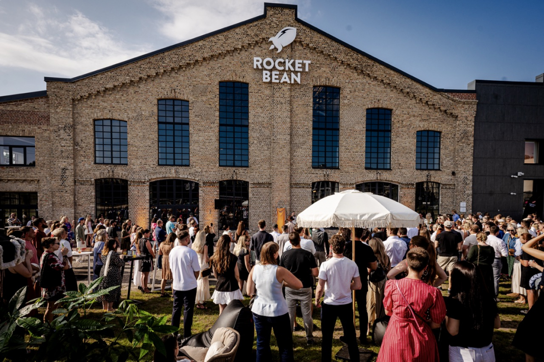"Rocket Bean" jaunās grauzdētavas atklāšanas pasākums Rīgā.