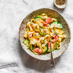 Makaroni ar kūpināta laša mērci. Makaroni ar kūpināta laša mērci.