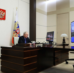 Krievijas diktators Vladimirs Putins, videokonferences režīmā, vadot Krievijas Federācijas Drošības padomes sēdi.
