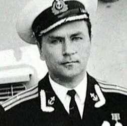 Valērijs Sabļins 20. gs. 70. gados. Pēc dumpja apspiešanas VDK viņa dienesta biedros centās izplatīt versiju, ka zampoļits bijis "dzimtenes nodevējs, kas centies pārdzīt kuģi "Storoževoj" uz Zviedriju ar visiem padomju kara noslēpumiem.