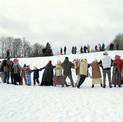 Pienācis laiks pamodināt dabu un arī pašiem sapurināties! Tā Meteni vada Mūrmuižas folkloras draugu kopa “Stutes”