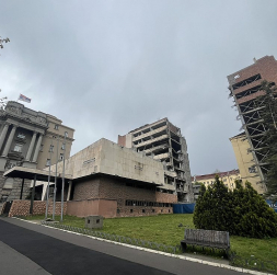 Sabombardētais bijušās Dienvidslāvijas armijas Ģenerālštābs atrodas Belgradas centrā blakus valdības ēkai, Valsts bankai un vairākām ministrijām.