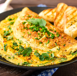 Omlete ar skābenēm, spinātiem un sieru.