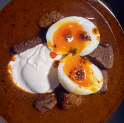 Carnivore diētas zupa ar stirnas gaļu.