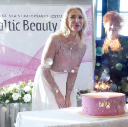 Izstādes "Baltic Beauty" vadītāja Kristīne Čerņavska (no kreisās) un izstādes "Baltic Beauty" sadaļas "Matu skaistuma pasaule" vadītāja Irina Jevsejeva piedalās preses konferencē, kurā informē par izstādi "Baltic Beauty 2025". Izstādes "Baltic Beauty" vadītāja Kristīne Čerņavska (no kreisās) un izstādes "Baltic Beauty" sadaļas "Matu skaistuma pasaule" vadītāja Irina Jevsejeva piedalās preses konferencē, kurā informē par izstādi "Baltic Beauty 2025".