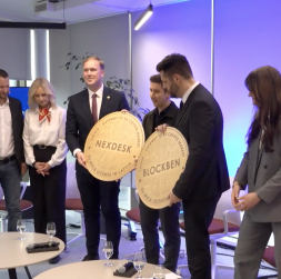 Latvijas Banka izsniegusi licences diviem uzņēmumiem – SIA "BlockBen" un SIA "Nexdesk", lai tās varētu tiesiski regulēti un oficiāli piedāvāt kriptoaktīvu pakalpojumus visā Eiropas Savienībā. Latvijas Banka izsniegusi licences diviem uzņēmumiem – SIA "BlockBen" un SIA "Nexdesk", lai tās varētu tiesiski regulēti un oficiāli piedāvāt kriptoaktīvu pakalpojumus visā Eiropas Savienībā.