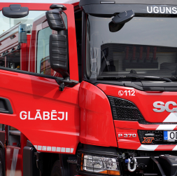 Ugunsdzēsēju auto.