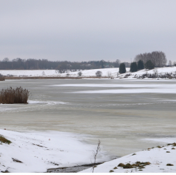 Aizsalusi ūdenstilpe.