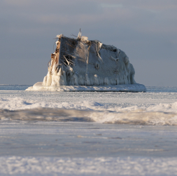 Avarējušā dzelzsbetona kuģa "Lady Cotlin" vraks Mangaļsalas pludmalē. Avarējušā dzelzsbetona kuģa "Lady Cotlin" vraks Mangaļsalas pludmalē.
